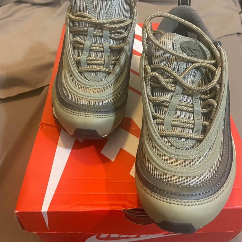 Nike women sneakers (never worn) Air Max 97
